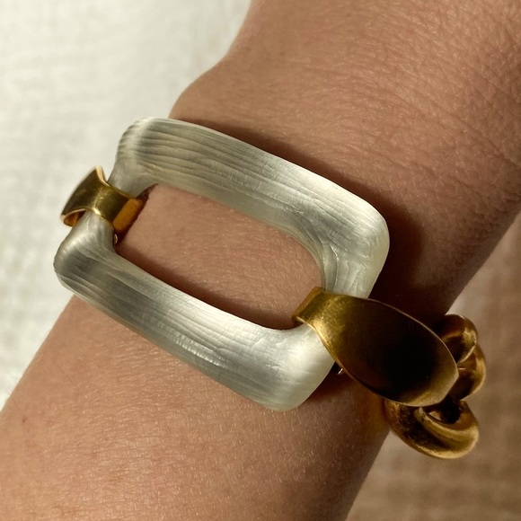 Lucite and Gold Chain Bracelet - Picture 3 of 5